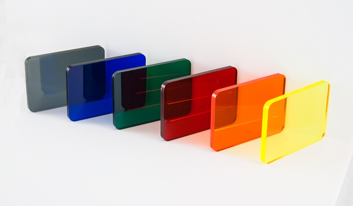 ​​​​​​​Acrylic là một loại nhựa được tinh chế từ dầu mỏ